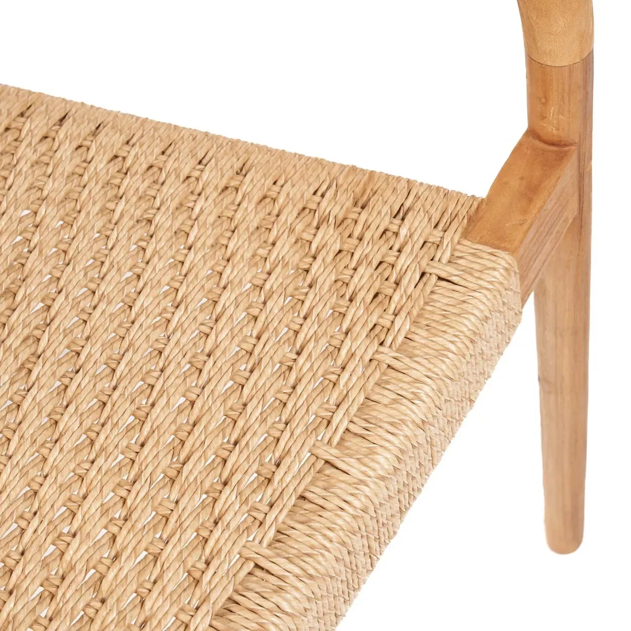 Détail du siège en tissage pour la chaise extérieure en teck recyclé naturelle