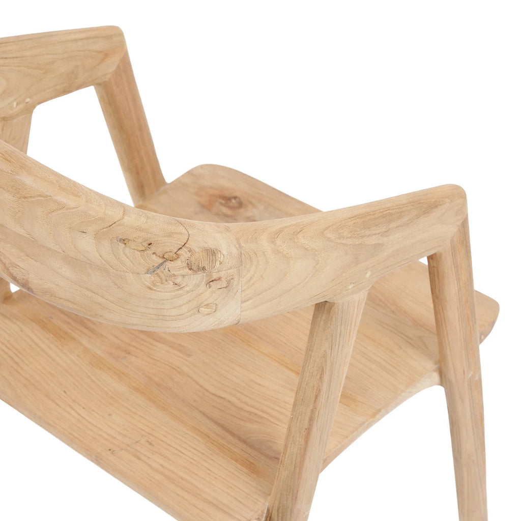 Chaise en teck recyclé naturel, dossier courbé, finition lisse et grain visible