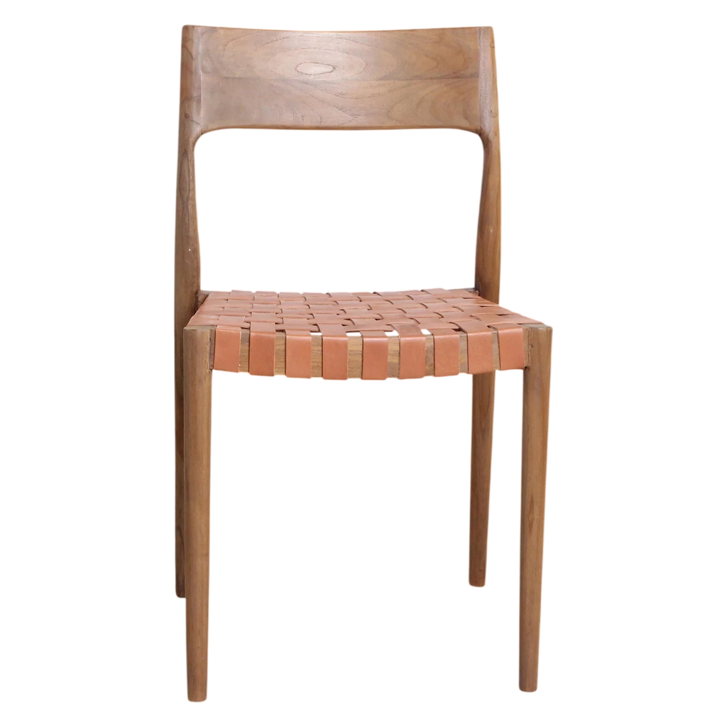 Chaise minimaliste en teck avec siège en cuir tressé cognac