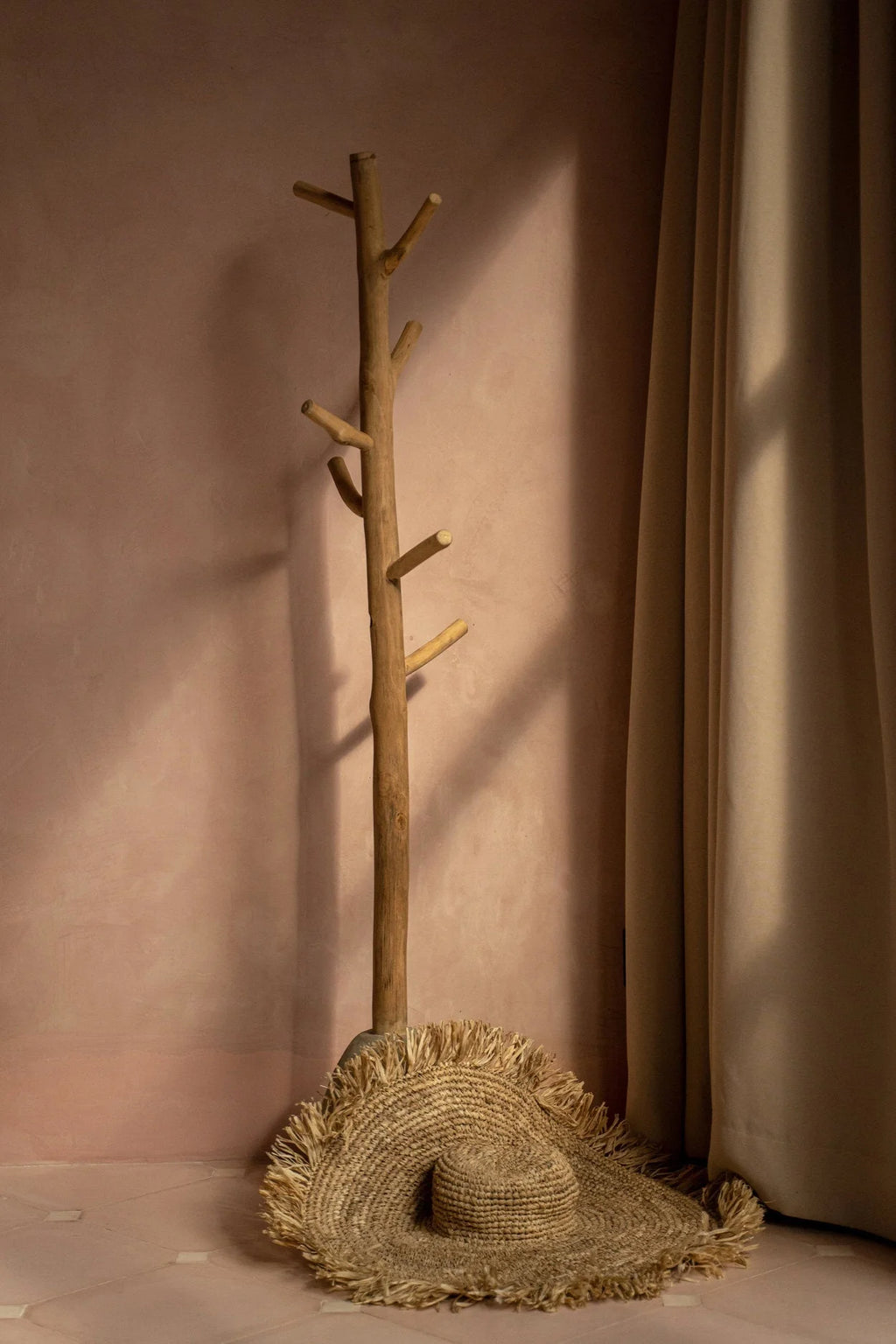 Portemanteau en bois naturel en forme d’arbre rustique artisanal