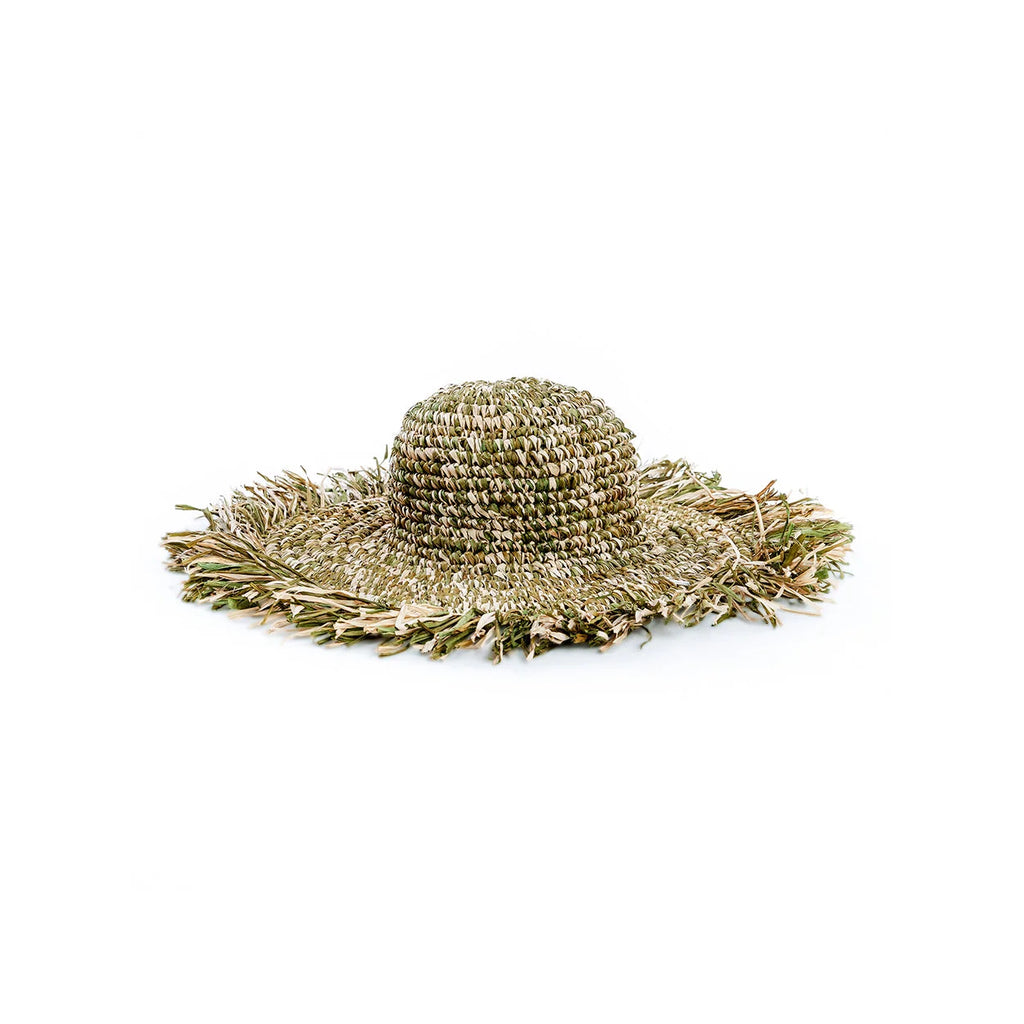 Chapeau en raphia vert et beige frangé bord large souple