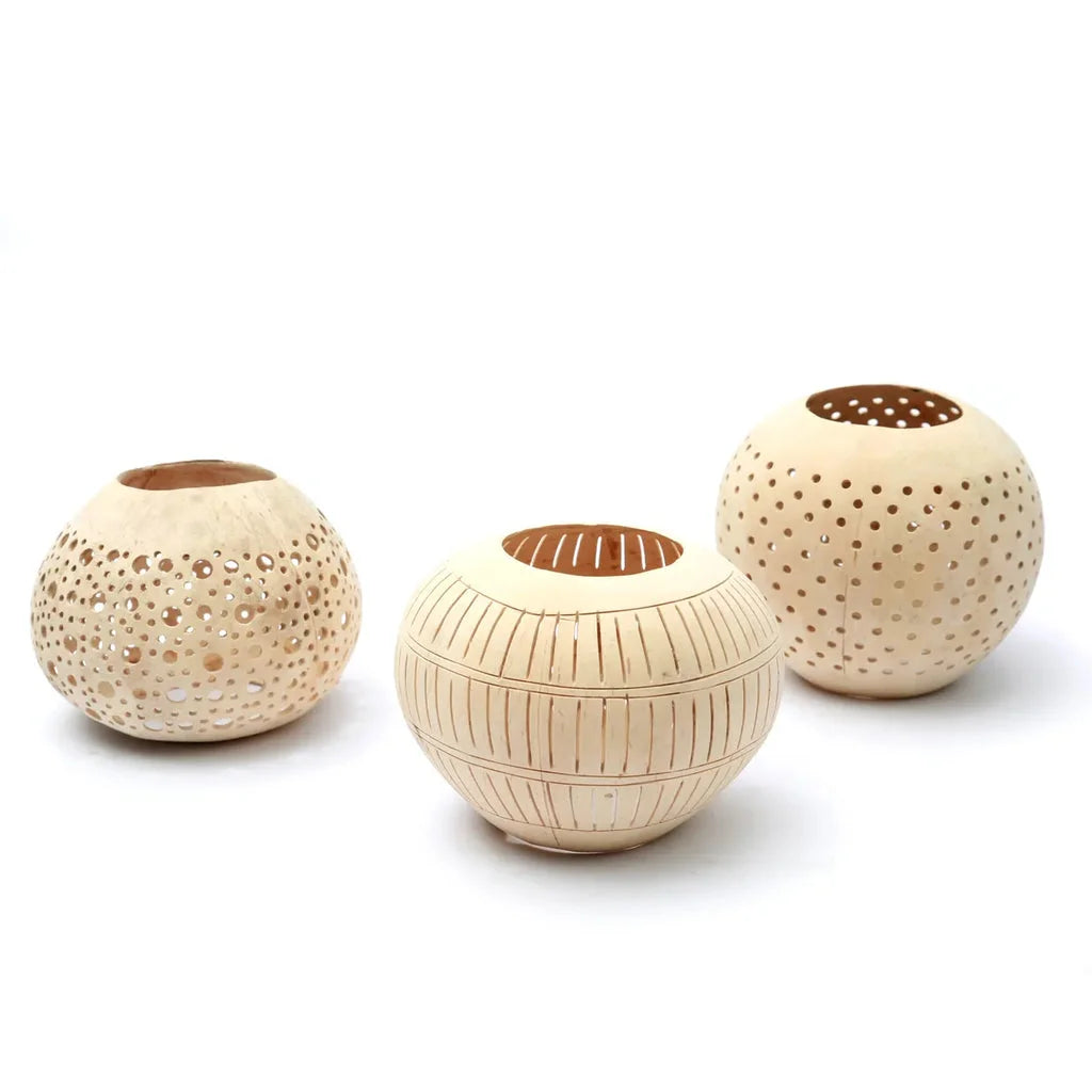 Trois vases sphériques décoratifs pour Le Coconut Spot Naturel