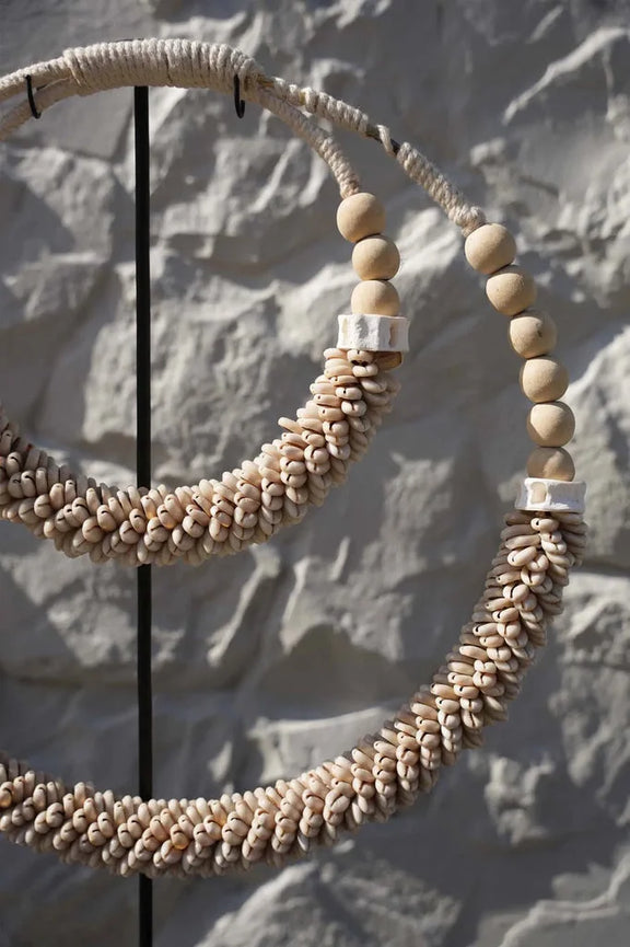 Collier double coquillage sur support avec coquillages et perles en bois naturel