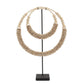 Collier décoratif en coquillages et perles sur support pour le produit Naturel