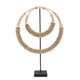 Collier décoratif en coquillages et perles sur support pour le produit Naturel