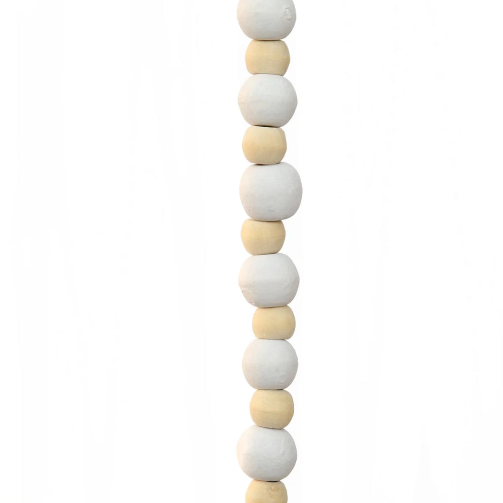 Collier décoratif en perles de bois aux tons naturels lisses