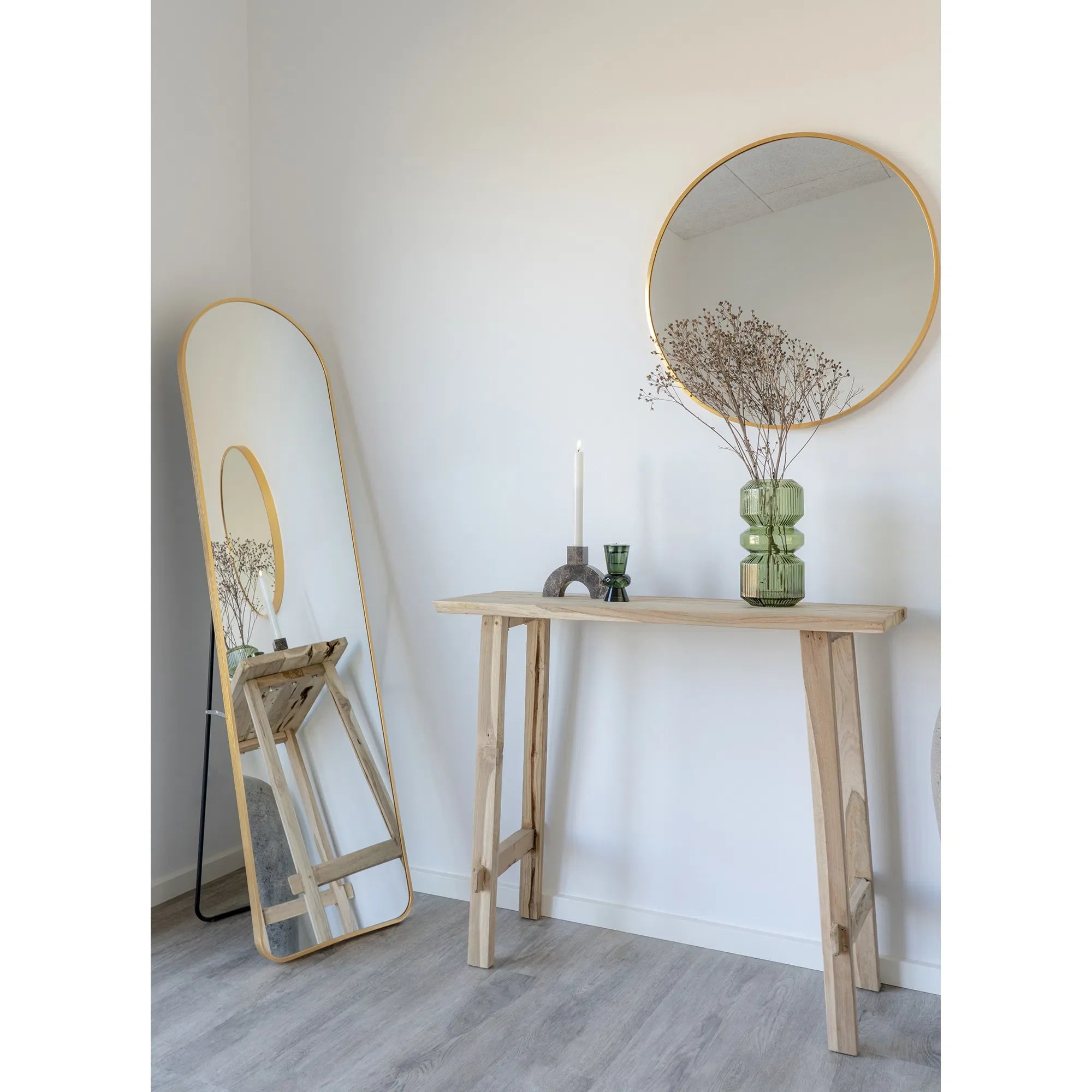 Décor intérieur avec miroirs et table en teck naturel minimaliste 90x40 cm