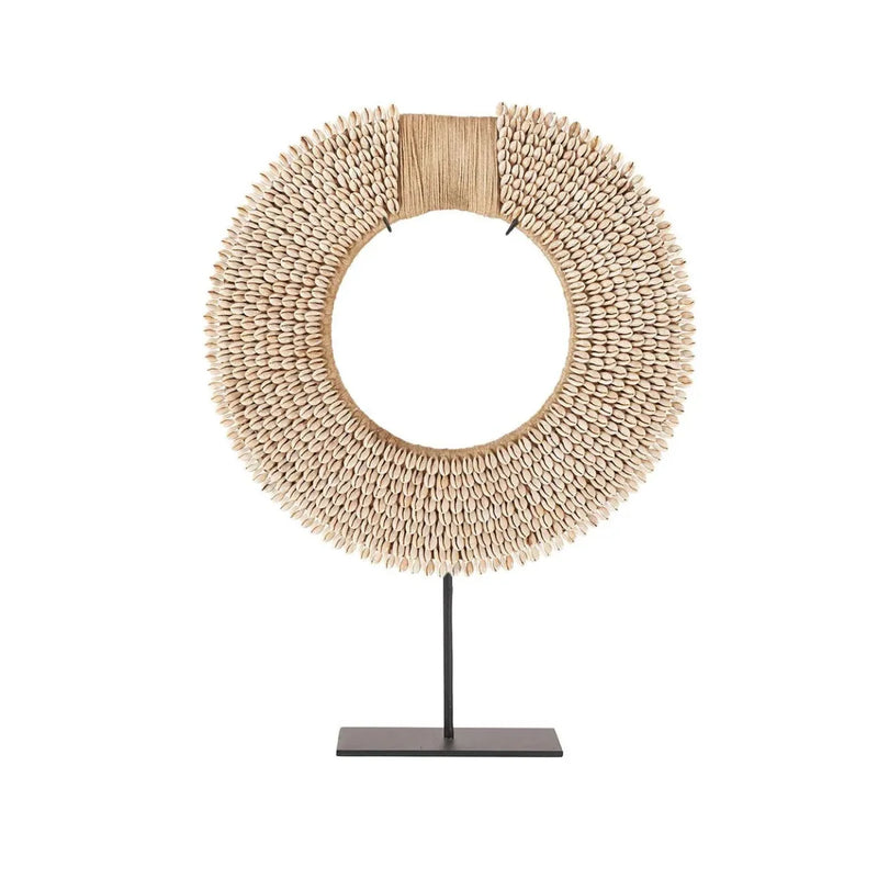 Coquillage décoratif perlé sur socle en coquille naturelle