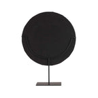 Socle en cauris blanc naturel H40 cm sur pied circulaire noir en tissu et métal