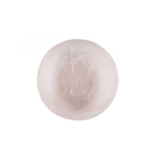 Perle ronde rose clair iridescente sur la coupe décorative en résine blanche albâtre