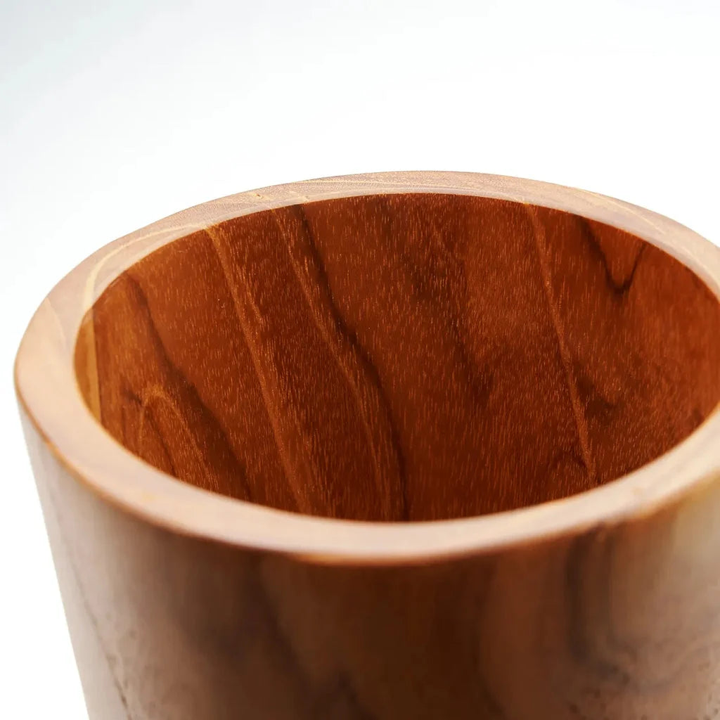 Tasse en bois avec grain visible, La coupe en racine de Teck Basse