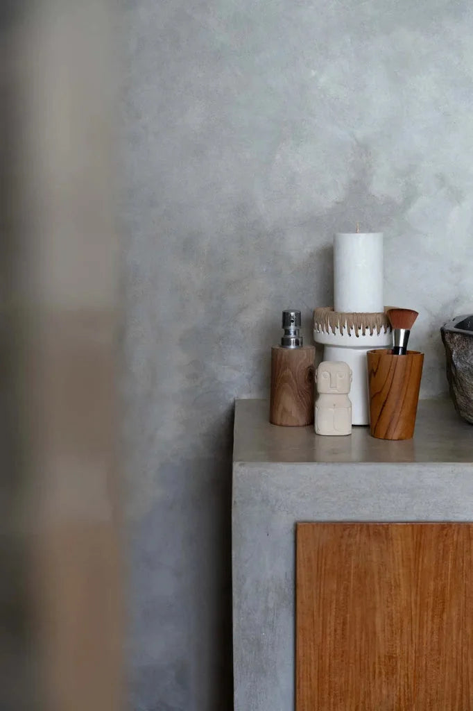 Accessoires de salle de bain variés pour La coupe en racine de teck Haute