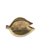 Plat décoratif poisson en laiton doré martelé, design artisanal et élégant