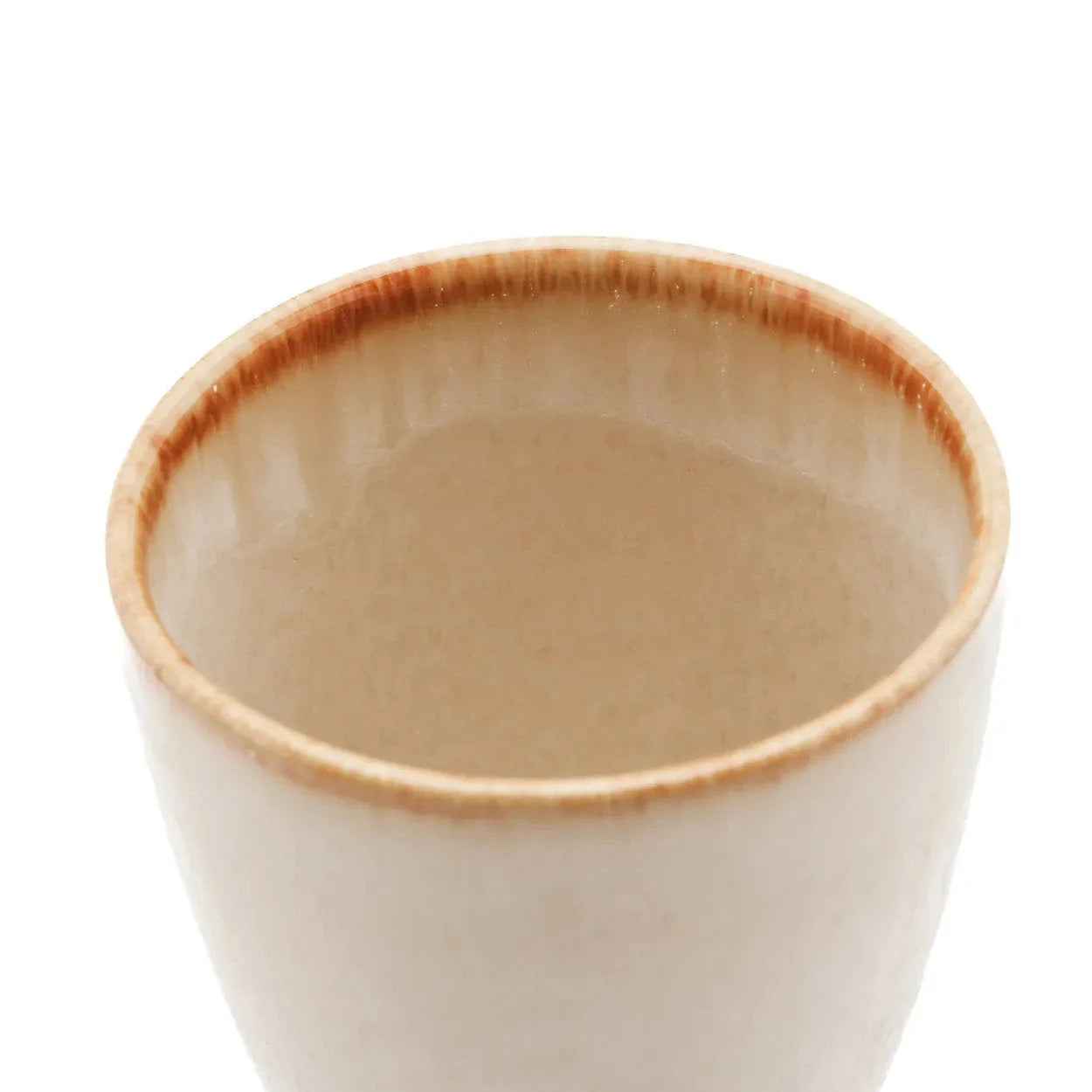 Tasse en céramique artisanale beige à bord contrasté texturé marron
