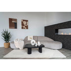 Vase en céramique blanche avec découpe ovale et corps arrondi lisse