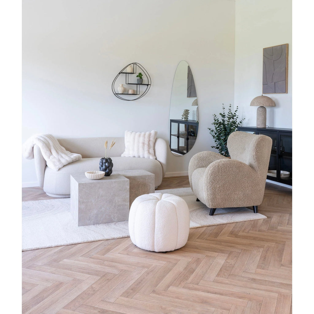 Ottoman en fausse fourrure écrue moelleuse, forme ronde potiron