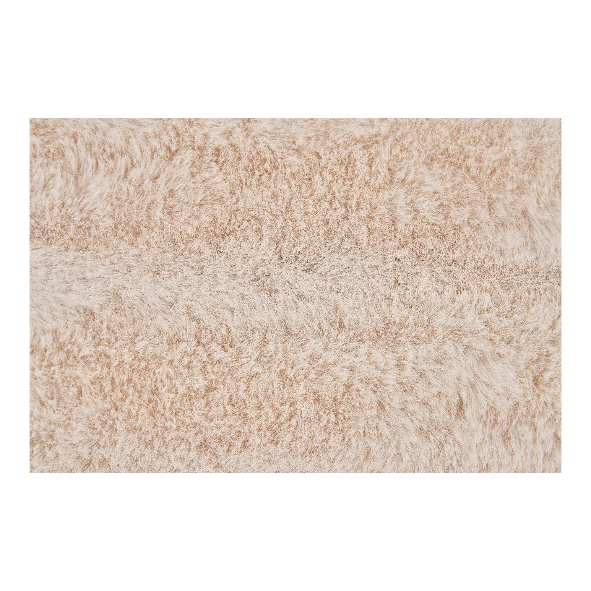 Tapis zone en fausse fourrure écrue moelleuse, texture fluffy et variations tonales subtiles