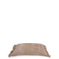 Coussin rectangulaire en velours gris posé à plat