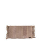 Housse de coussin rectangulaire en velours gris sur fond blanc