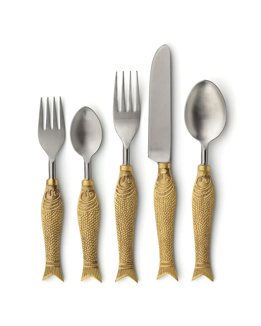 Set de cinq pièces de couverts en laiton doré et argenté avec motif poisson sculpté