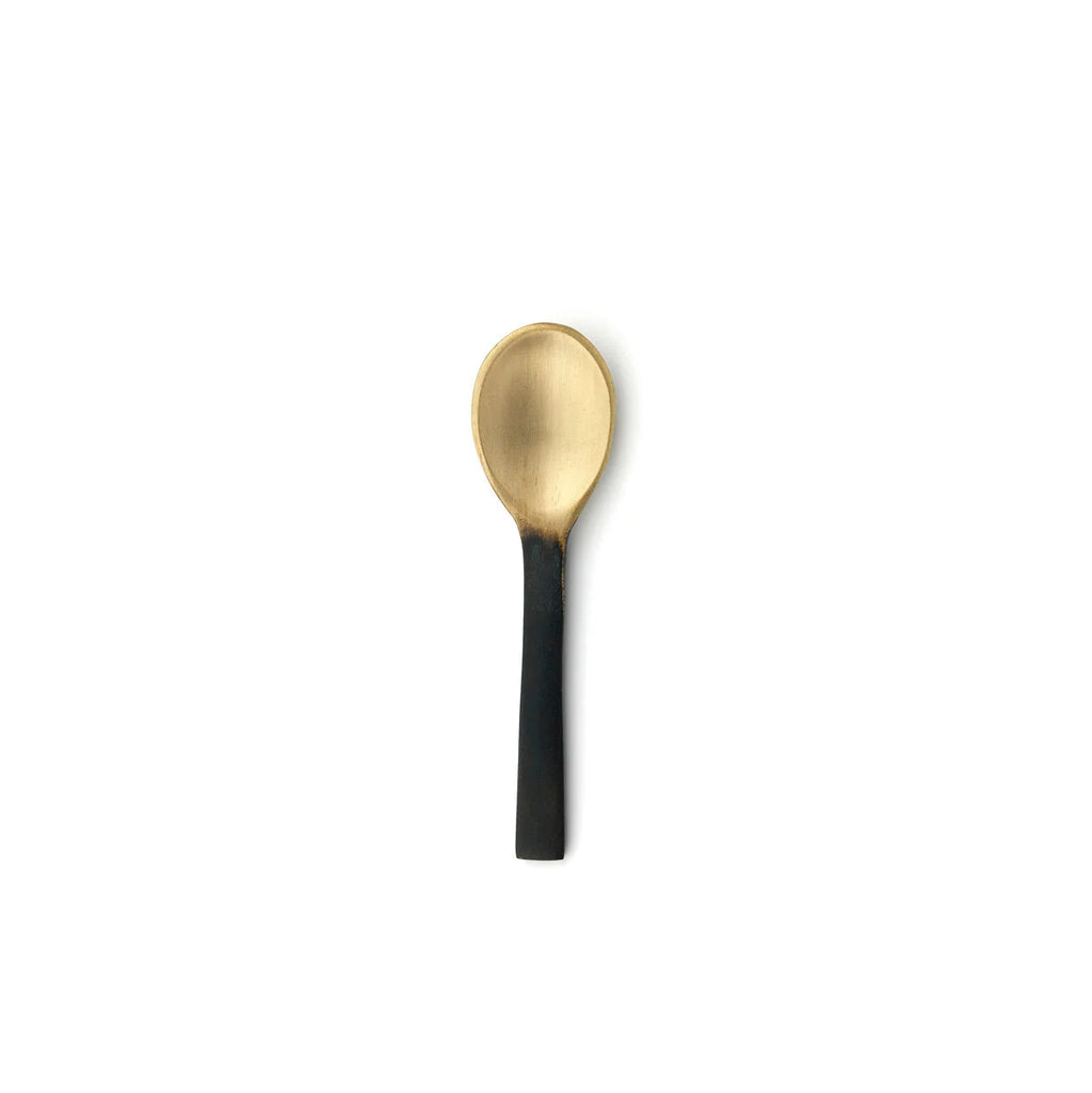 Cuillère à sel en laiton doré et noir mat patiné, design minimaliste