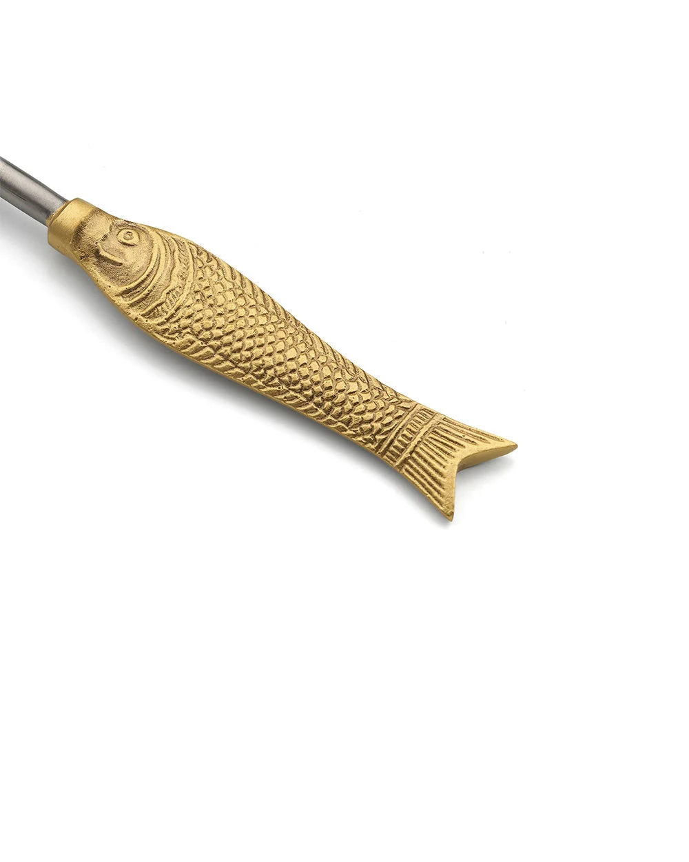 Poignée en métal doré en forme de poisson attachée à une tige en argent pour décoration