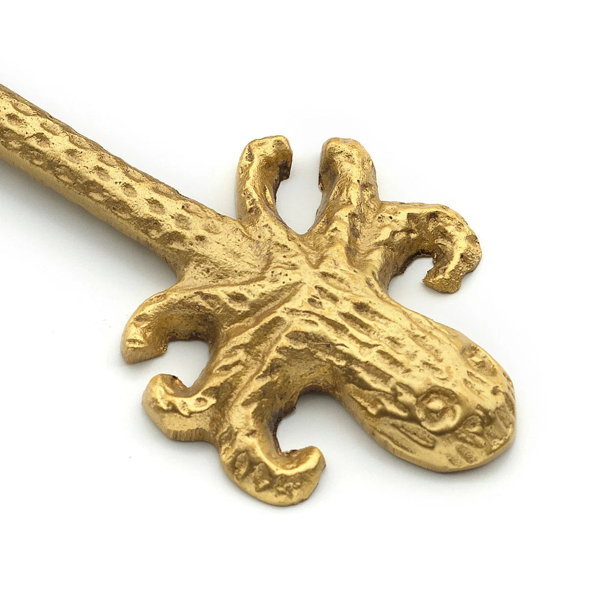Cuillère dorée en laiton avec manche martelé et forme de pieuvre sculptée