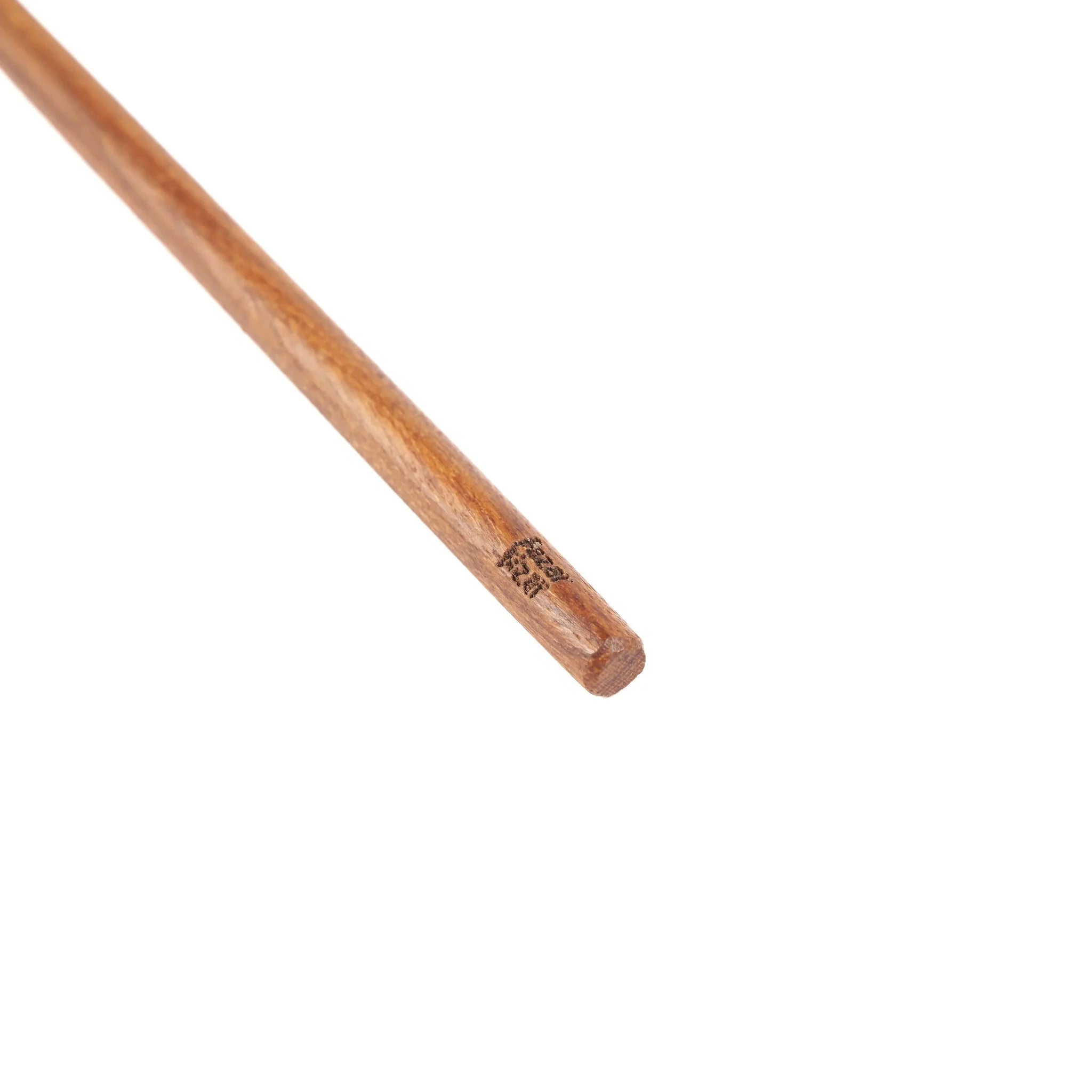 Cuillère plate en racine de teck avec finition lisse et grain visible