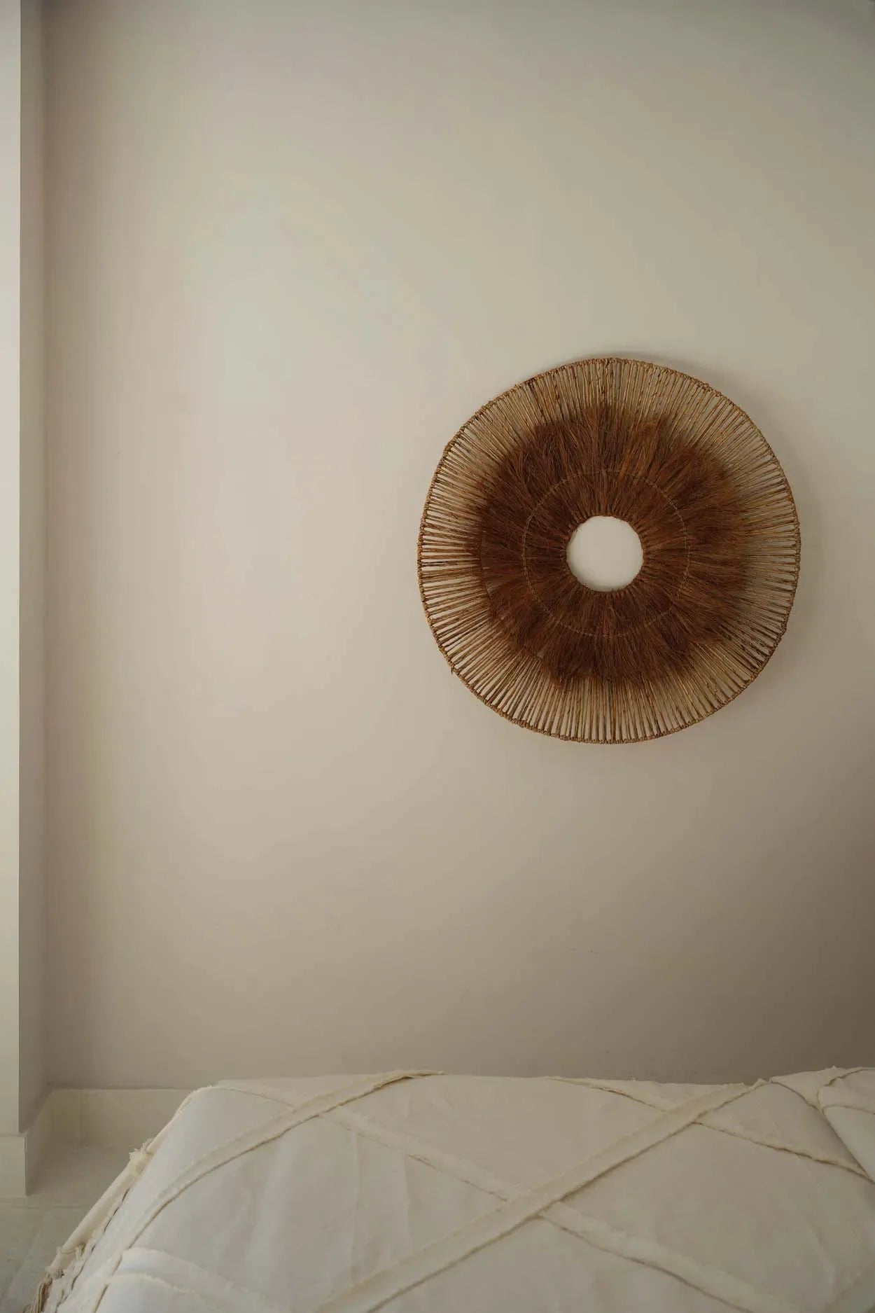 Déco murale ronde en feuilles de bananier et noix de coco avec trou central, 90 cm