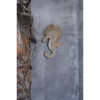 Décoration murale hippocampe en raphia et coquillages blancs, H40 cm