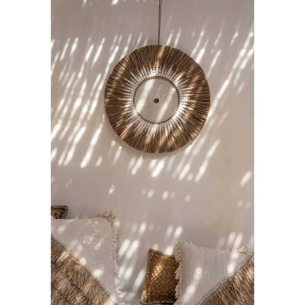 Déco murale ronde en raphia et macramé coton blanc avec spirale centrale