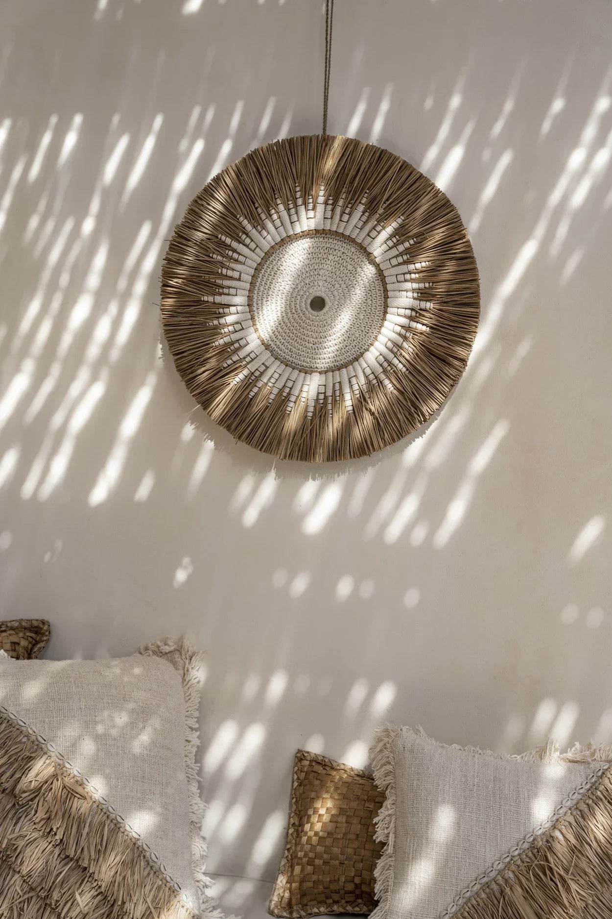 Déco murale ronde en Raphia et Macramé coton blanc pour une décoration murale élégante