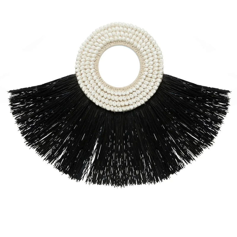Décoration murale en alang-alang noir et coquillages 86 cm