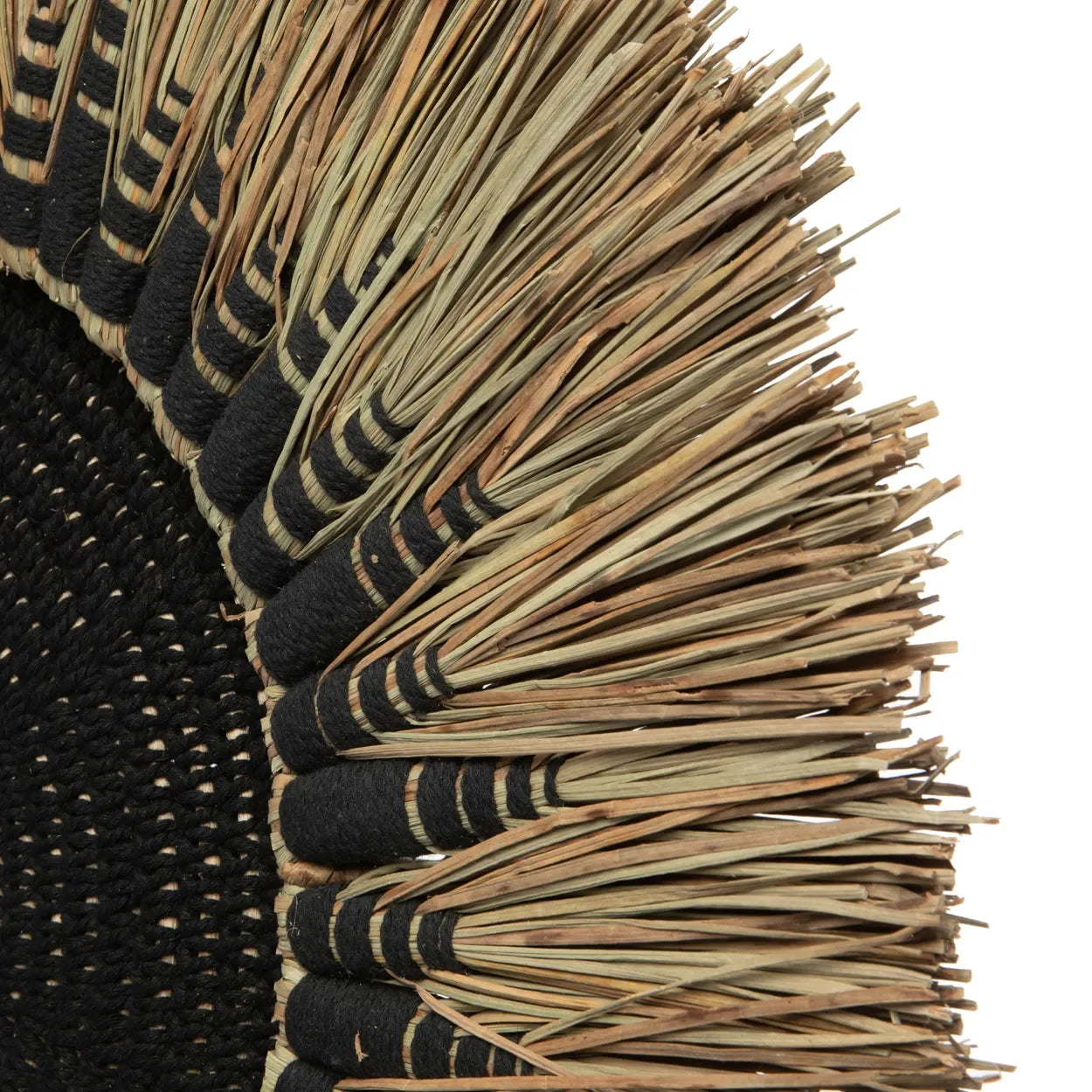 Panier tissé noir avec franges en paille pour décoration murale en raphia et macramé