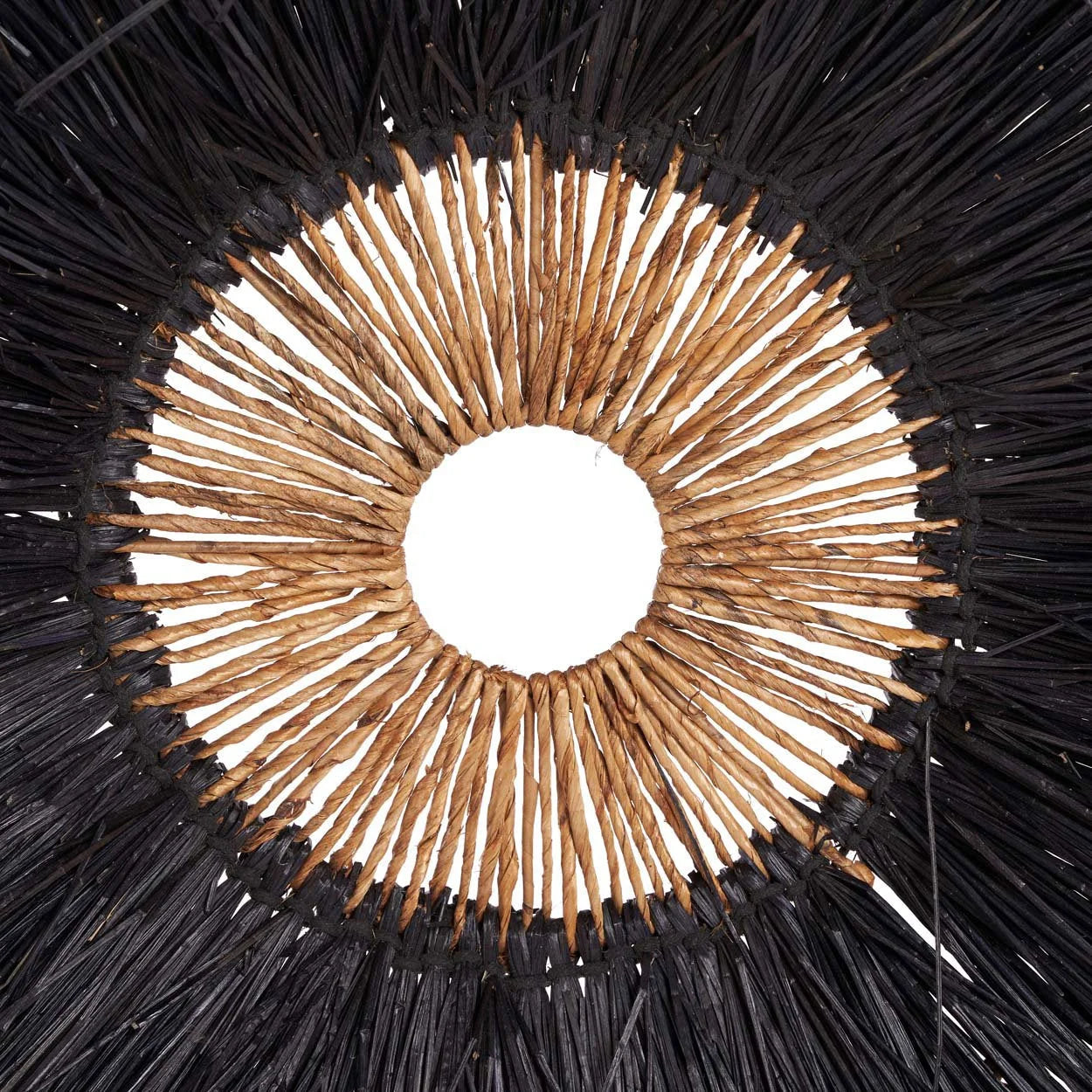Décoration murale ronde en feuilles de bananier noir et naturel – Ø110 cm