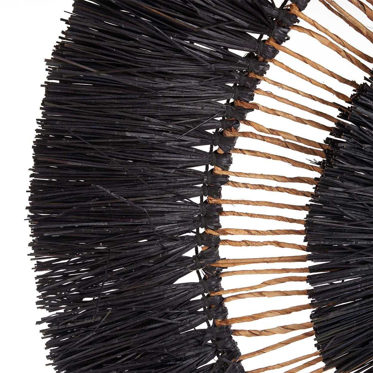 Décoration murale ronde en feuilles de bananier noir et naturel – Ø110 cm