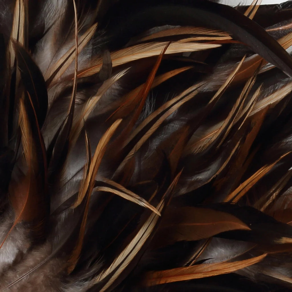 Décoration murale ronde en plumes noires et brunes centre en coquillages – Ø50 cm