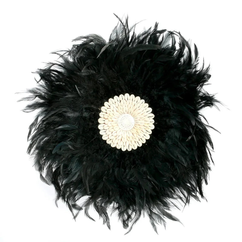Décoration murale ronde en plumes noires et coquillages naturels – Ø50 cm