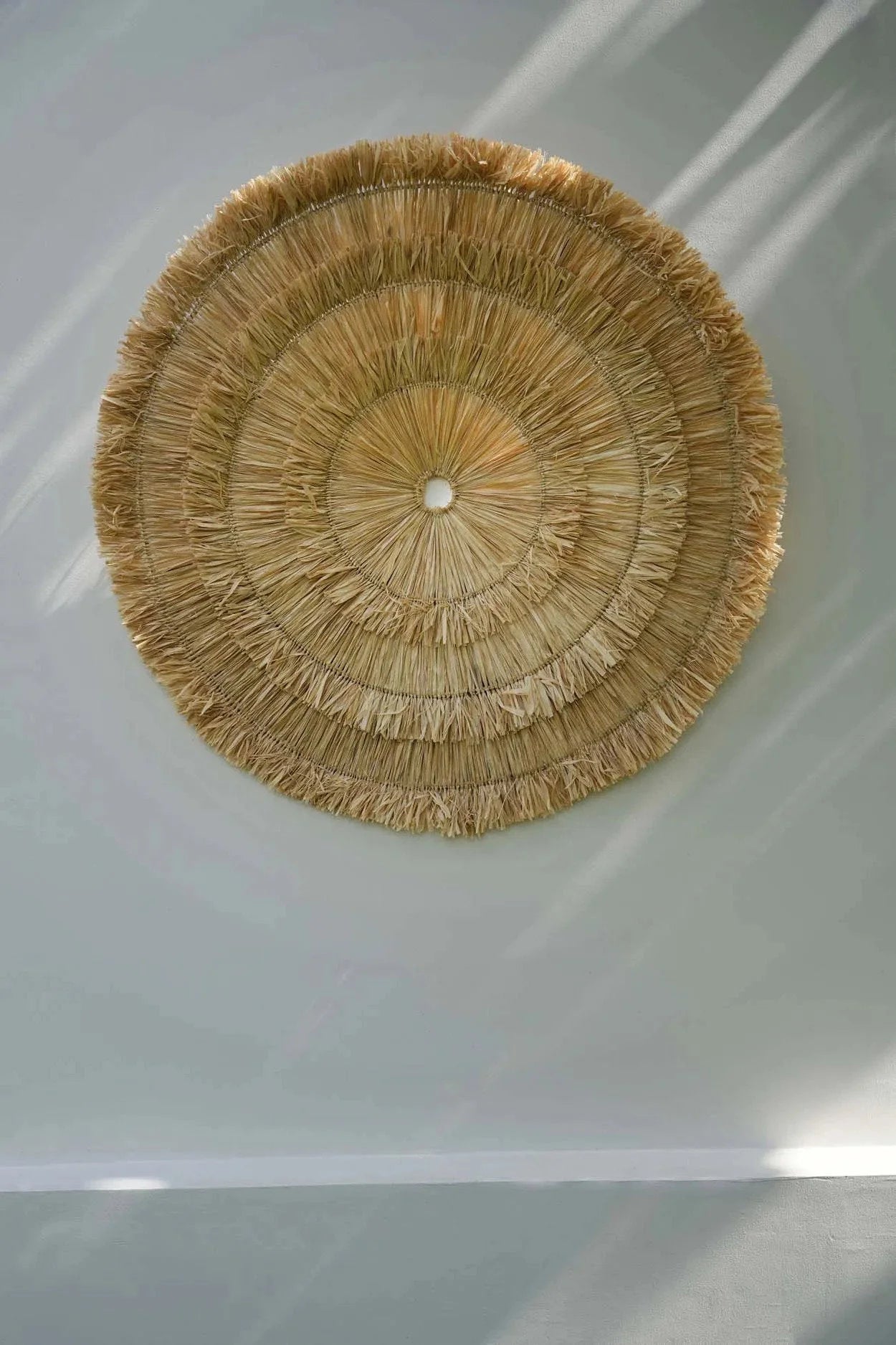 Décoration murale ronde en sisal naturel effet soleil avec franges, Ø110 cm