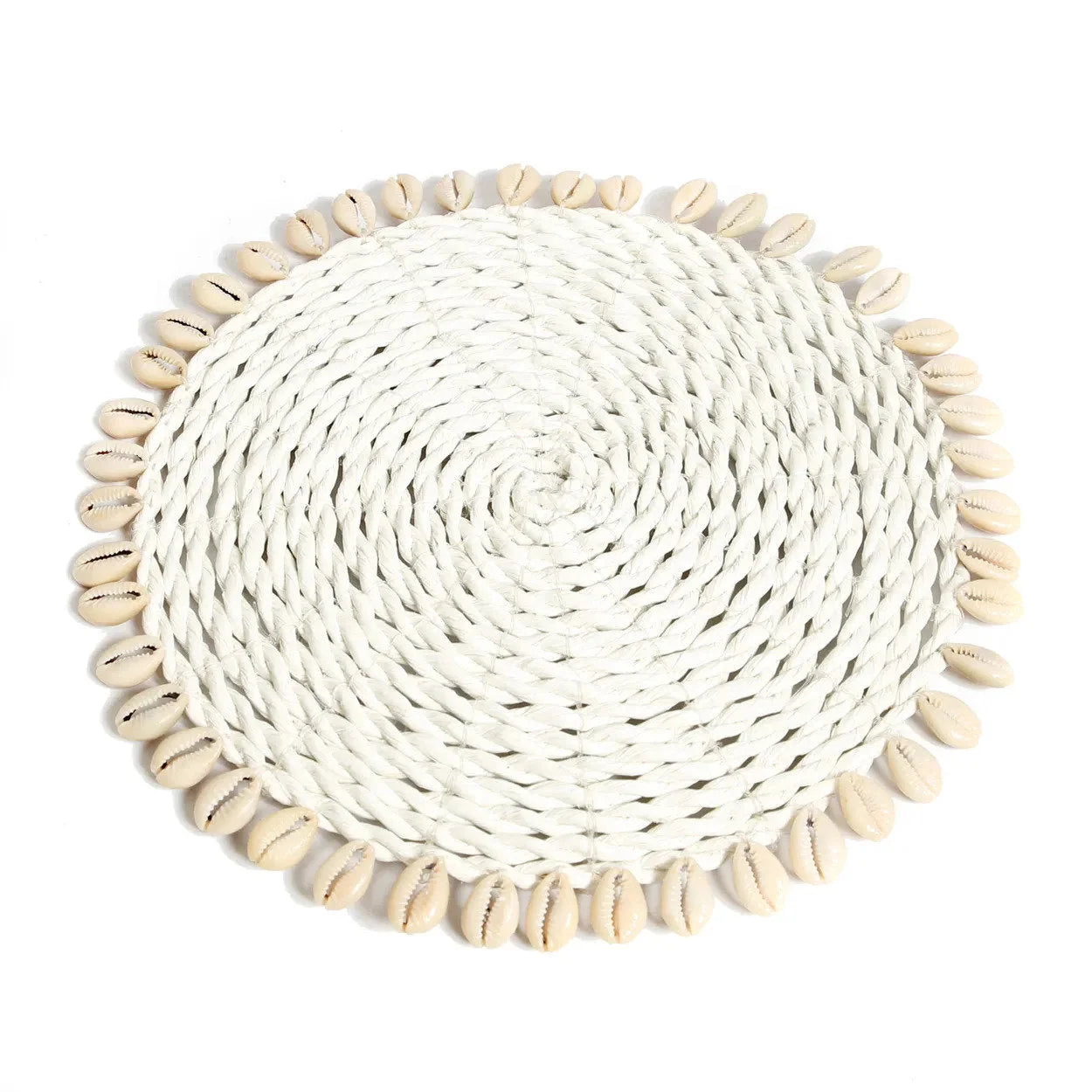 Dessous de plat rond en jonc de mer blanc avec bord de coquillages coquines