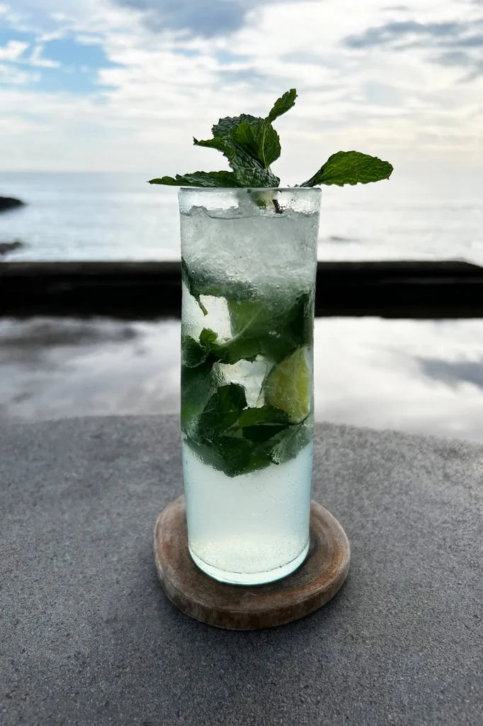 Cocktail mojito rafraîchissant.