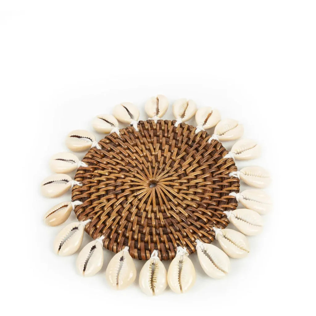 Sous-verre rond en rotin avec coquillages cowrie pour décoration marron naturel