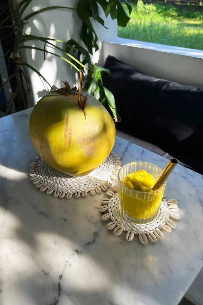 Noix de coco jaune et smoothie.