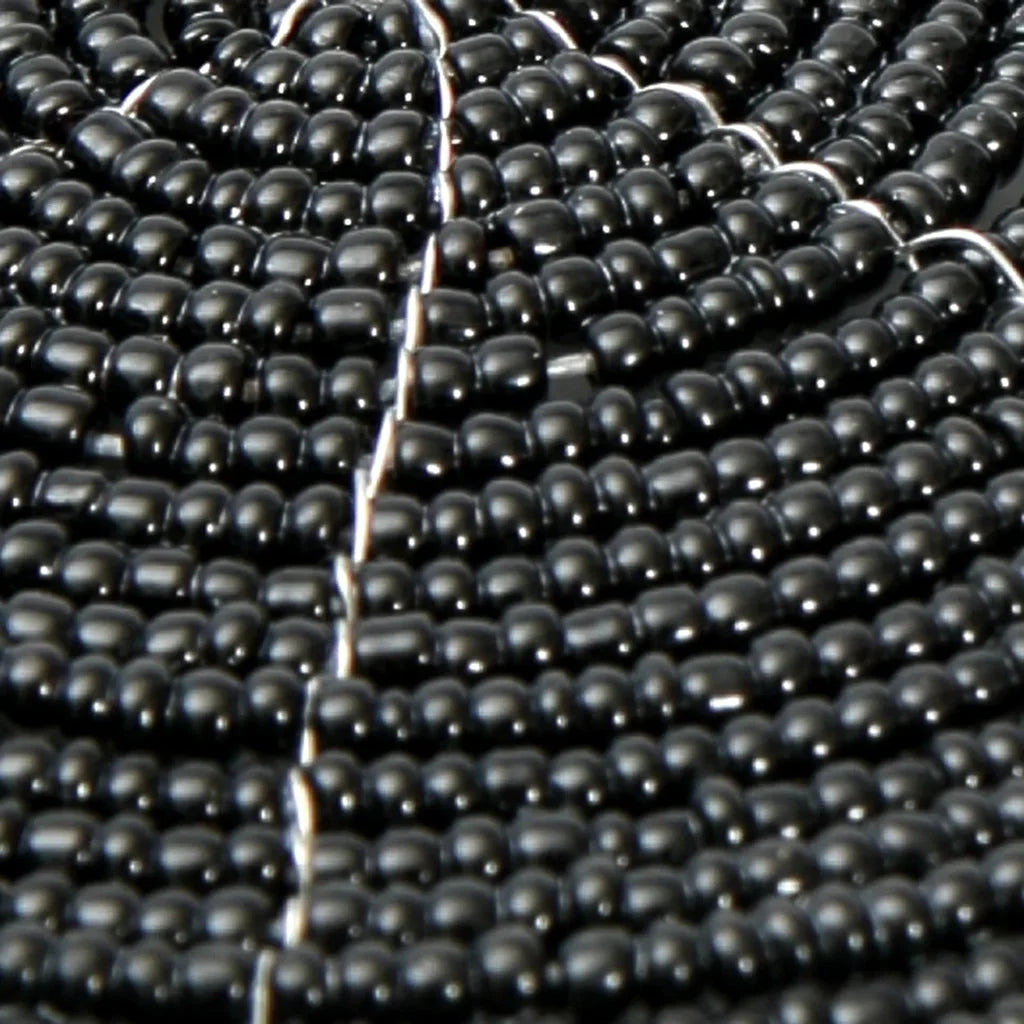 Abschluss de verre perlé noir en arrangement circulaire pour décoration élégante