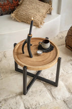 Table d’appoint ronde en bois avec pieds en métal noir, parfait pour le décor