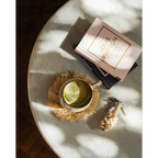 Tasse en céramique Louis Vuitton motif thé vert, dessous de verre rond en raphia naturel à franges solaires