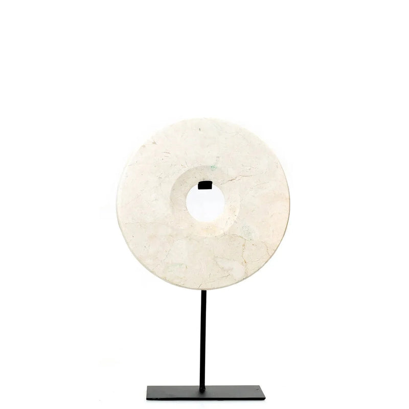 Disque décoratif en marbre blanc sur socle métal noir – H35 cm