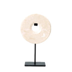 Disque décoratif en marbre blanc texturé sur socle métal noir, H35 cm