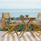 Table pliante en teck naturel avec deux chaises assorties pour patio extérieur