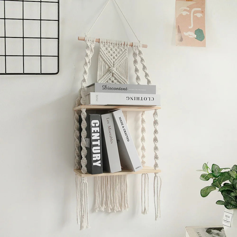 Étagère murale 2 niveaux en bois et macramé avec des livres